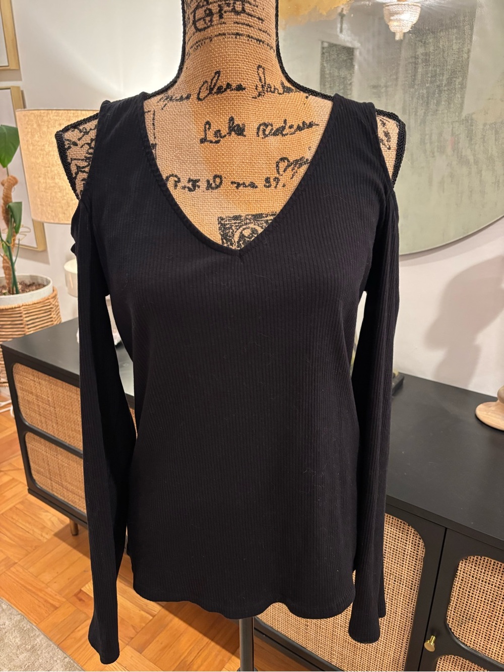 GAP Black Ribbed Cold-Shoulder V-Neck Long Sleeve Top
